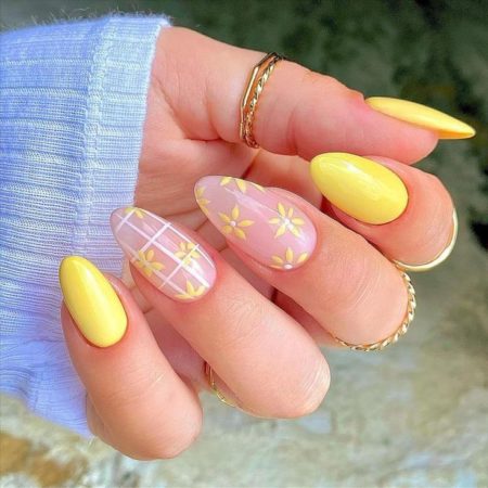 22 Beautiful yellow spring nails You’ll Love